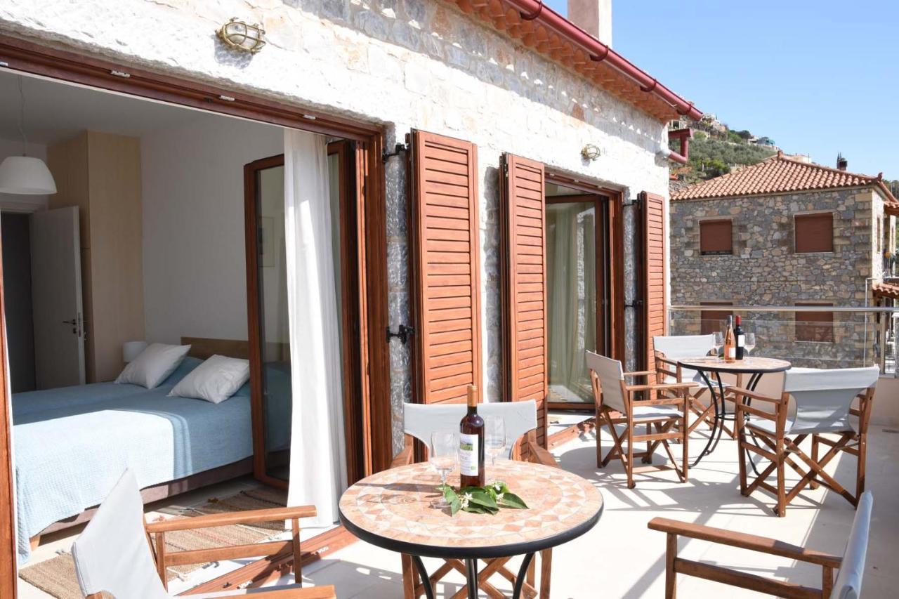 Villa Dafni - Infinite Sea Vistas With Private Pool Καλαμάτα Εξωτερικό φωτογραφία