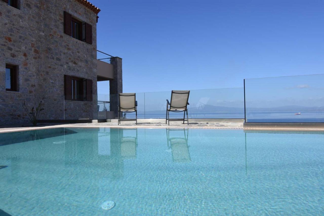 Villa Dafni - Infinite Sea Vistas With Private Pool Καλαμάτα Εξωτερικό φωτογραφία