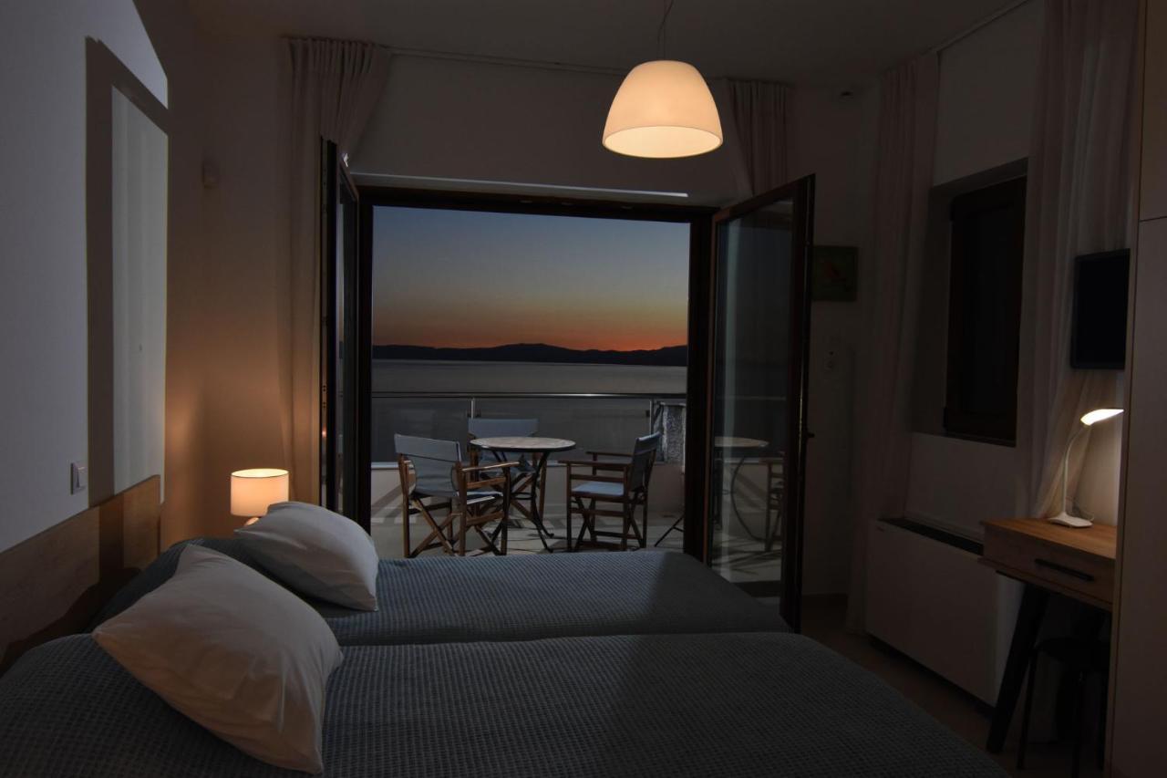 Villa Dafni - Infinite Sea Vistas With Private Pool Καλαμάτα Εξωτερικό φωτογραφία