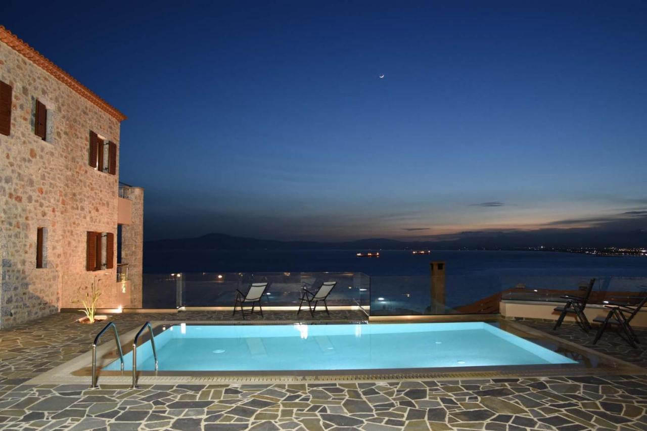 Villa Dafni - Infinite Sea Vistas With Private Pool Καλαμάτα Εξωτερικό φωτογραφία