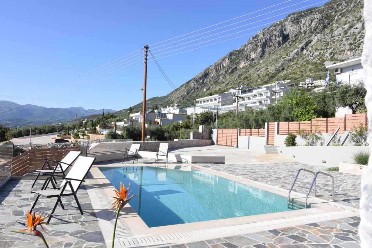 Villa Dafni - Infinite Sea Vistas With Private Pool Καλαμάτα Εξωτερικό φωτογραφία