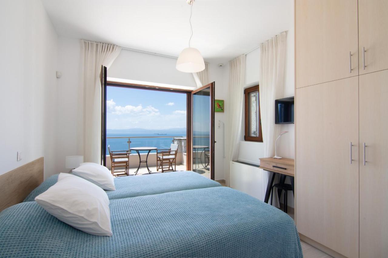 Villa Dafni - Infinite Sea Vistas With Private Pool Καλαμάτα Εξωτερικό φωτογραφία