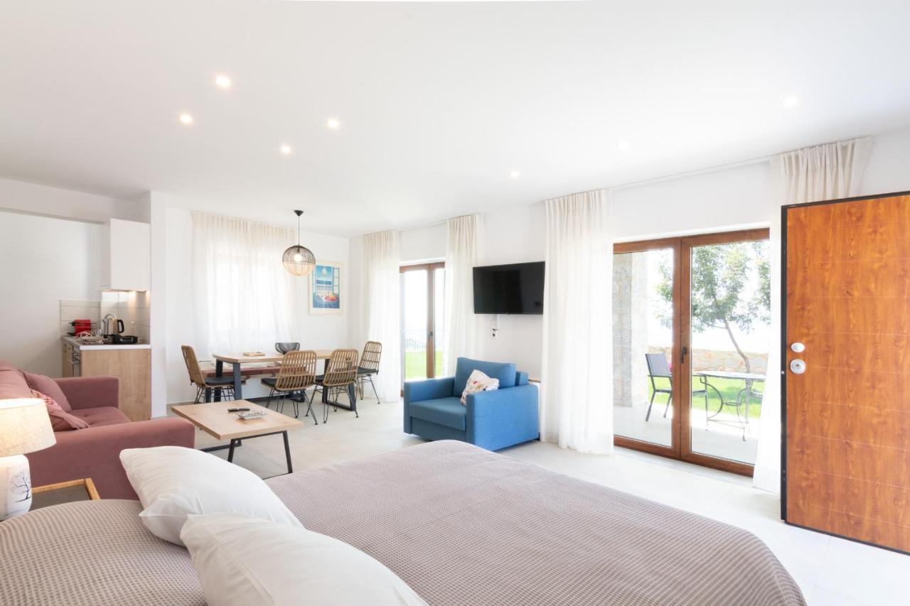 Villa Dafni - Infinite Sea Vistas With Private Pool Καλαμάτα Εξωτερικό φωτογραφία