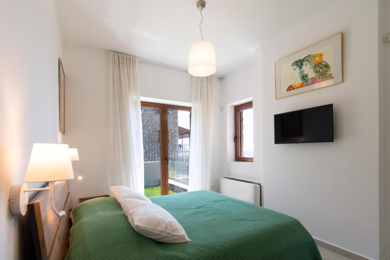 Villa Dafni - Infinite Sea Vistas With Private Pool Καλαμάτα Εξωτερικό φωτογραφία