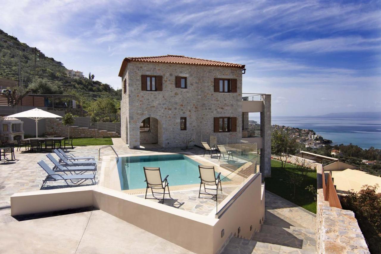 Villa Dafni - Infinite Sea Vistas With Private Pool Καλαμάτα Εξωτερικό φωτογραφία